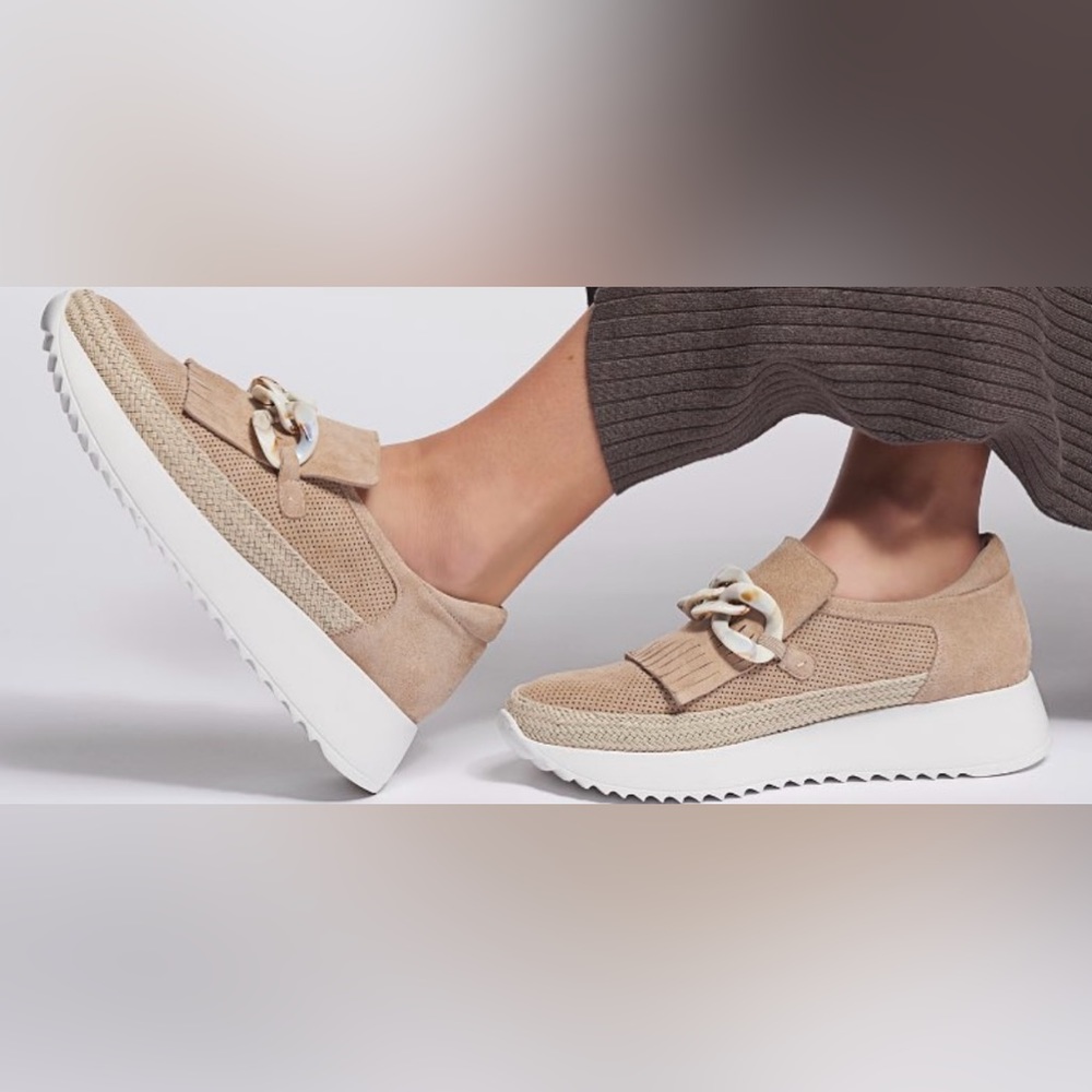 Camels sport suede tennis shoes. Size 8 1/2